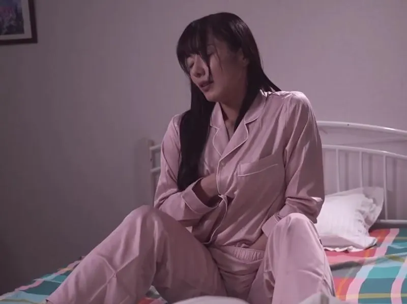Tự sướng hàng đêm vì anh xã bỏ bê, cô vợ quyết định tìm đến ứng dụng hèn hò